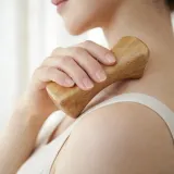 캄바디 우드 괄사 마사지기 목 어깨 셀프 마사지