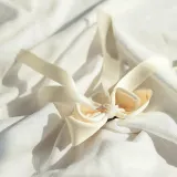 [엔젤슈슈] 새틴 롱리본 자동 헤어핀(아이보리) 공단