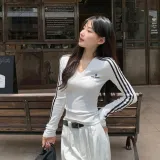 브이넥 반팔 티셔츠 줄무늬 디자인 데일리 상의