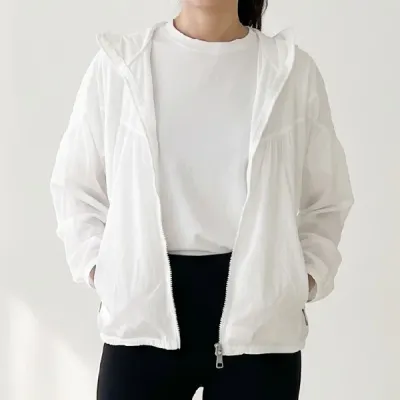 [기회공작소] 여성 경량 후드 바람막이 화이트 집업 셔링 자켓 얇은 여름 아우터 여행 러닝 산책 점퍼