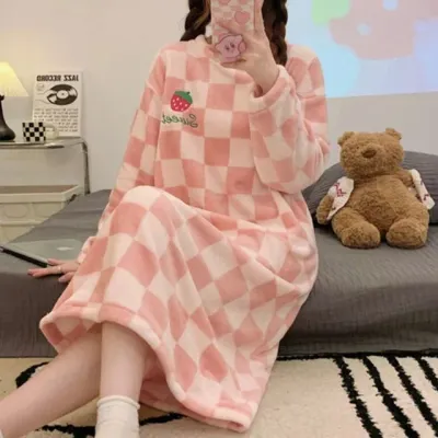 딸기 바둑 패턴 기모 롱 원피스 잠옷 파자마 겨울파자마 극세사잠옷