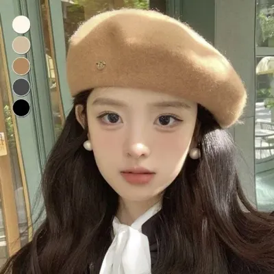 세련된 골드포인트 클래식 베레모