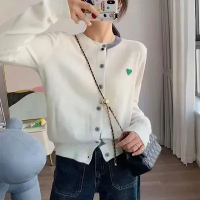 여성 간절기 배색 라운드넥 러블리 하트 긴팔 가디건