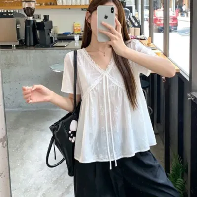 자수 레이스 플레어 여름 반팔 블라우스 브이넥 화이트