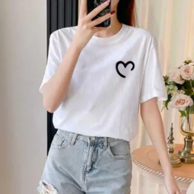 여자 청바지 코디 여름 데일리 라운드 반팔 티셔츠 하트 프린팅