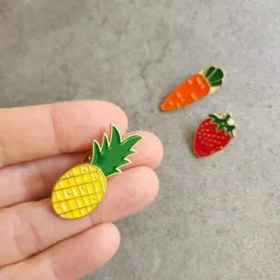 딸기 과일 뱃지 당근 브로치 1P 파인애플 카페 옷핀 모임옷핀 모임 동호회 코사지 뺏지 악세사리 모임뺏지