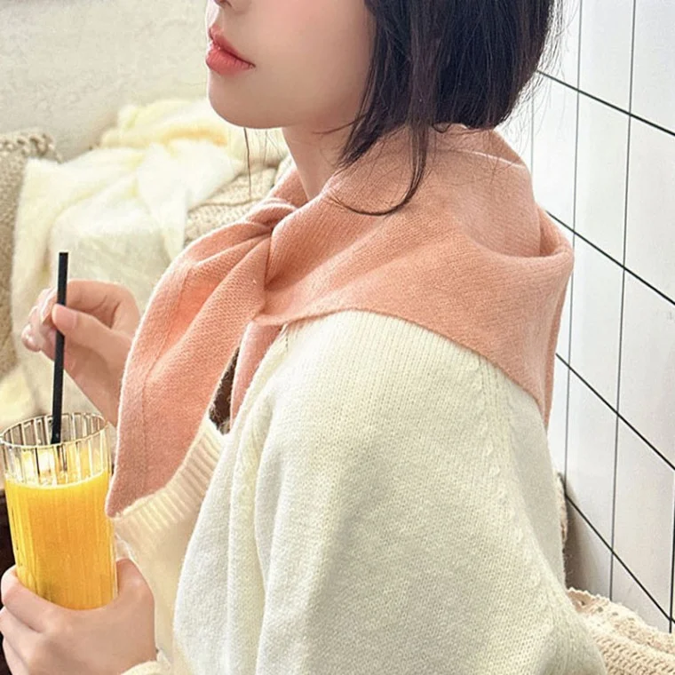 스타일링을 완성해주는 울니트 삼각스카프 헤어커치프 여성스카프 삼각반다나