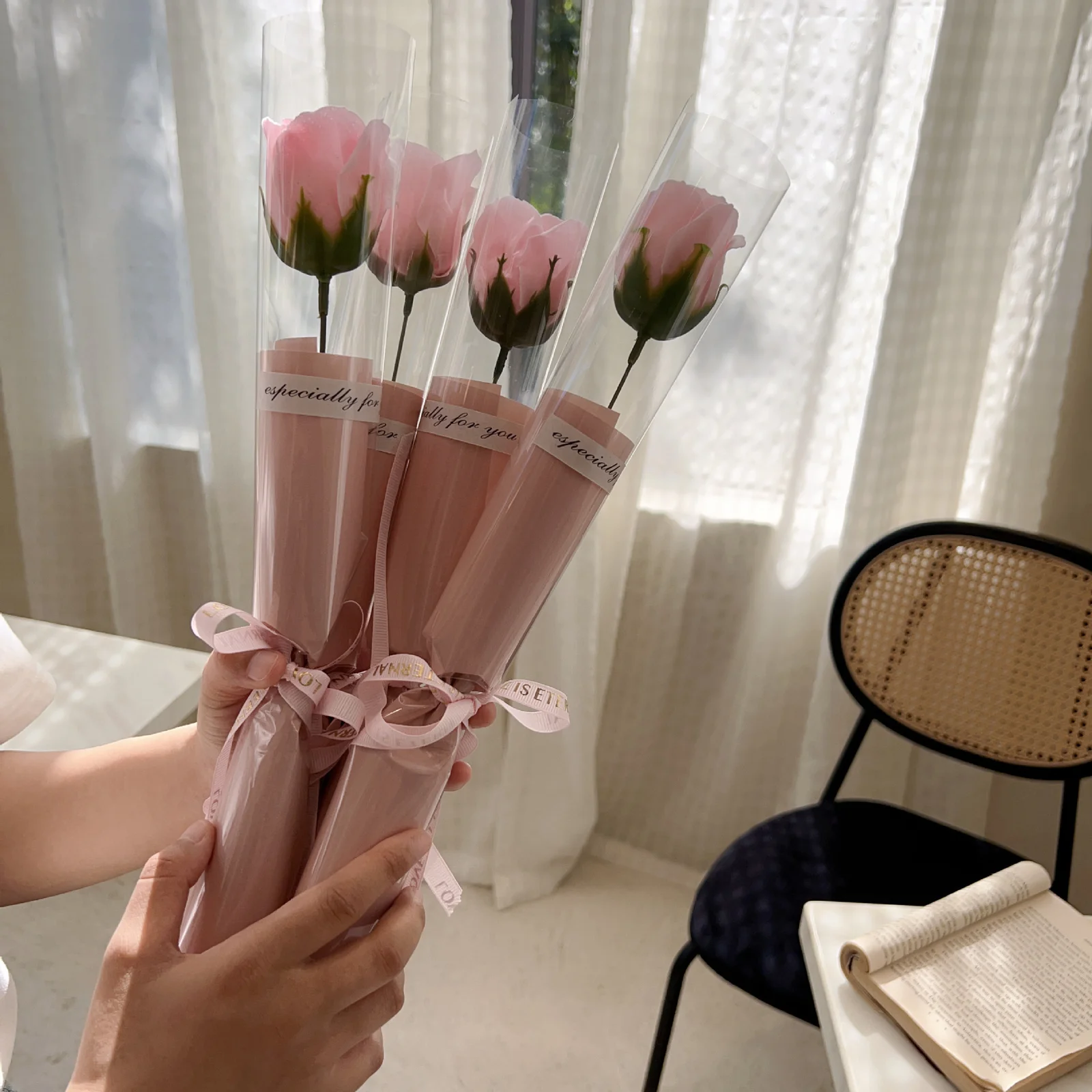 어버이날 선물 완제품 단일 장미 카네이션 튤립 꽃다발 모조 비누꽃 선물 판매용 대량 상세1